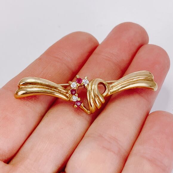 Vintage Heart Ribbon Pin JC Signed Mid Century Gold Filled Bar Brooch Red Ruby - Picture 5 of 12